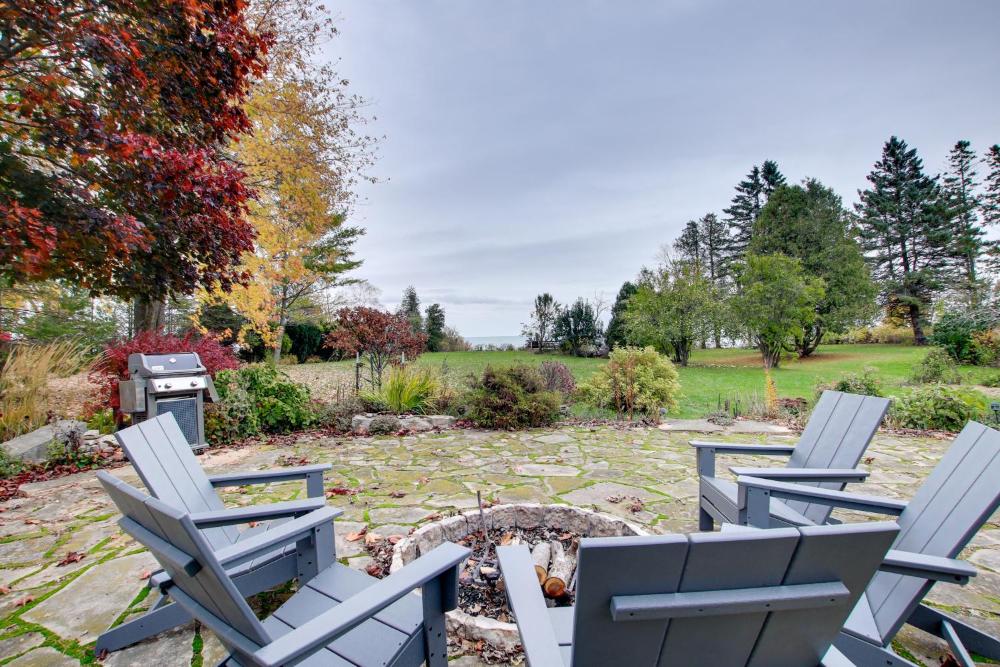 Lakefront Algoma Home with Deck, Grill and Fireplace